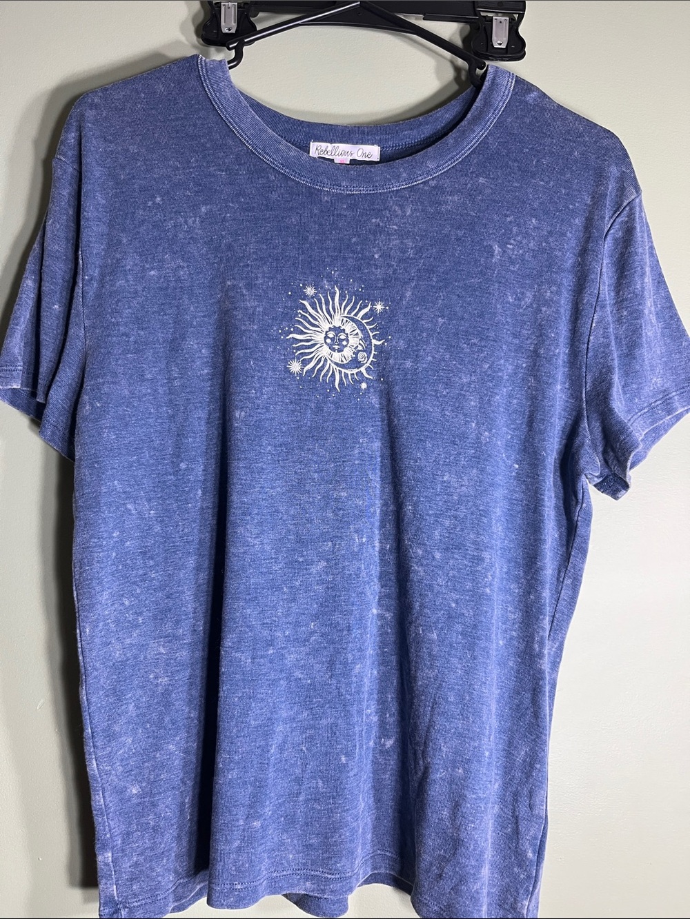 Rebellious One faded blue sun graphic short sleeve tee
